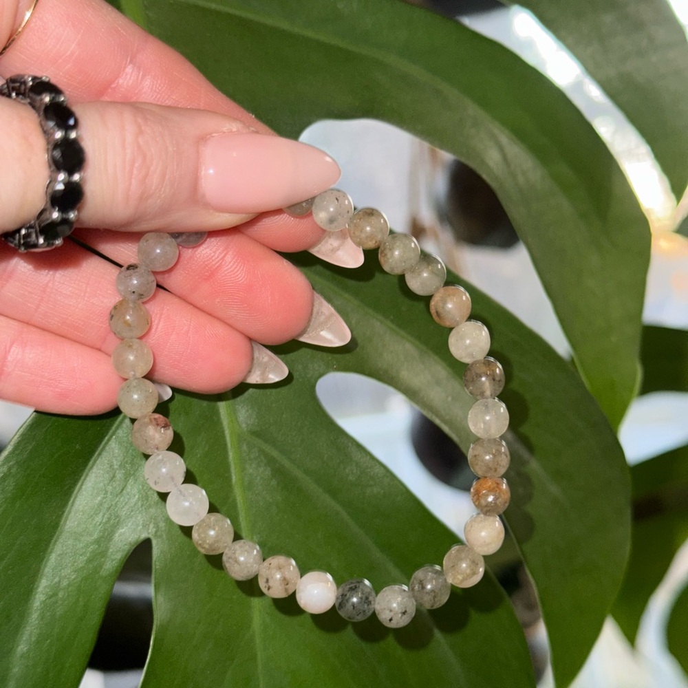 Green Ghost Quartz crystal bracelet - Picture 3 of 4